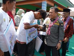 Gubernur Al Haris Kembali Serahkan Bantuan Dumisake Bernilai Miliaran Rupiah